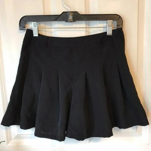 IZ Amy Byer Girl/Women Pleated Summer Shorts Size 12 - Picture 1 of 4